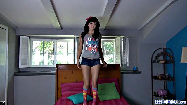 Sexy teen Bailey goes solo on her pussy