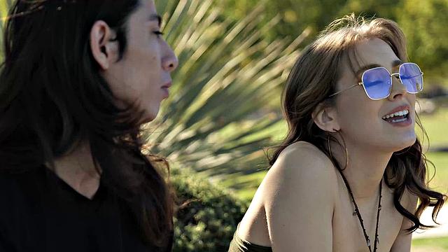 Fiona Sprouts gets evicted from her apartment so David offers her a place for a good price!