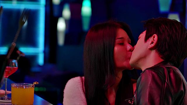 Xian'erai Fucks Her New Make-up Artist