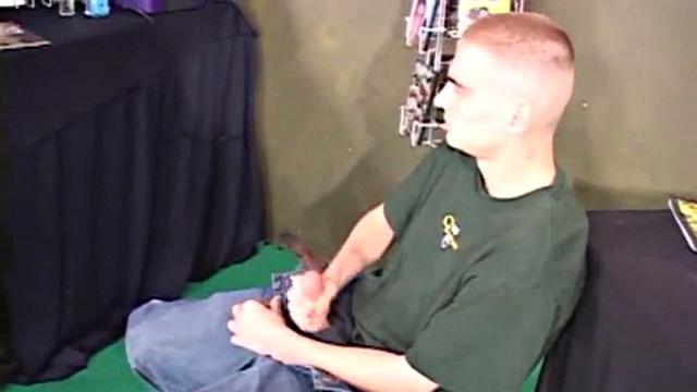 Три взрослых парня жадно трахают друг друга и не сбавляют темп ни на минуту.