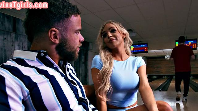 Stunning Tranny throat in public at bowling akley