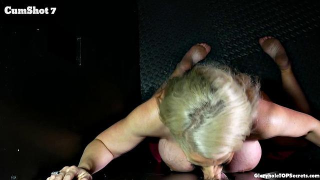 алура дженсон глотает всё на глори-холе, не моргнув глазом