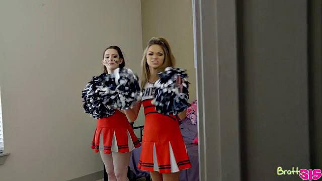 Блондинка Ms Faris скачет на члене, ловит горячую порцию спермы, а Ember Stone наблюдает