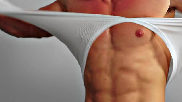 Качок возвращается домой и жёстко трахается со своим спортивным сводным братом