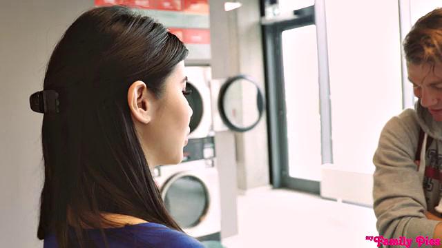 Family Bonds - S6:E6