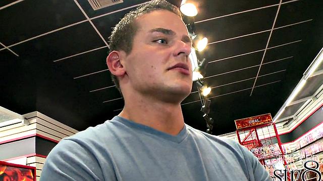 Dude cocksucked in gloryhole