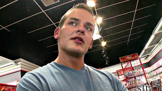 Dude cocksucked in gloryhole