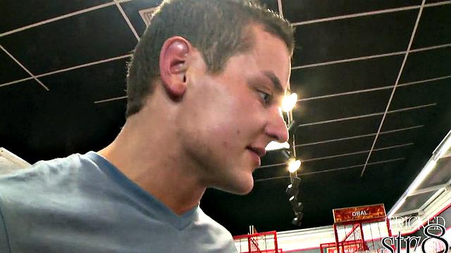 Dude cocksucked in gloryhole