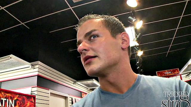 Dude cocksucked in gloryhole