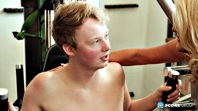 Dana Rey lets her friend fuck her ass