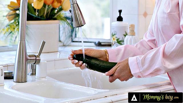 MOMMY'S BOY - MILF Rachael Cavalli Is OBSESSED About Stepson's Dick After He Dropped Towel