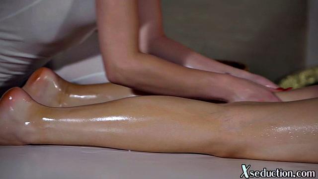 Oiled cute babe fingered by masseuse