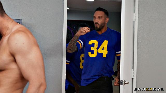 Nerdy Babe's Locker Room Blowbang