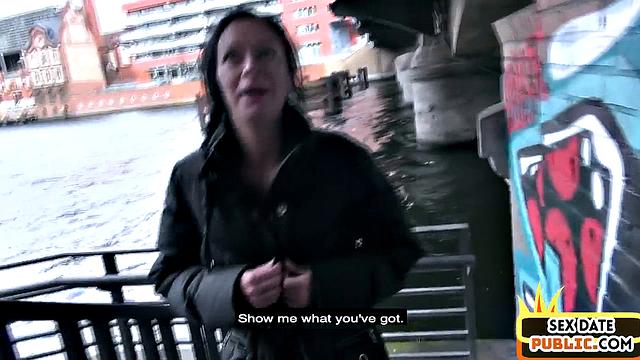 Real cougar cockriding stranger