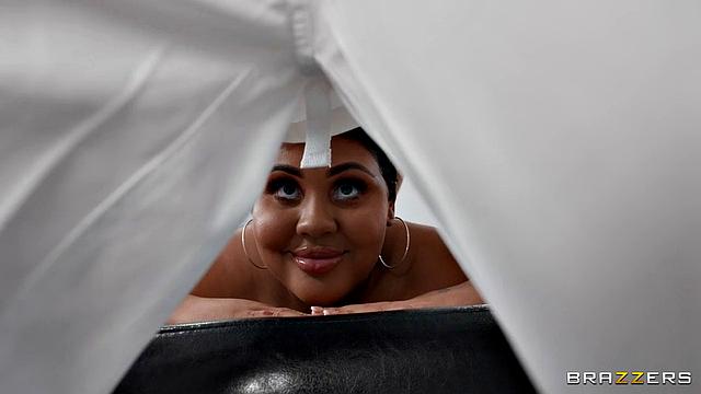 Masseur Sneaks A Glory Hole Snack