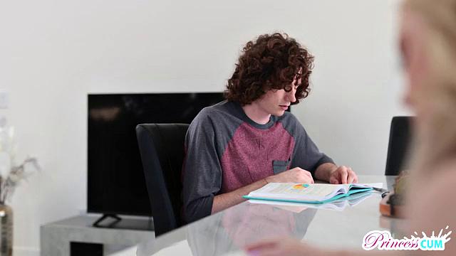 Stepsis Wants My Load - S10:E1