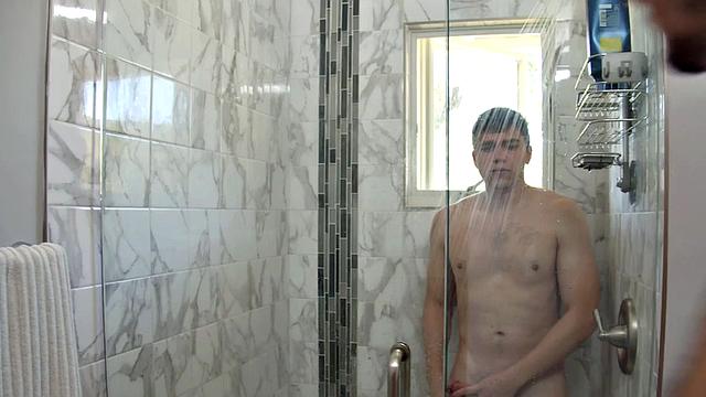 Muscled top deepthroats and barebacks stepbrother