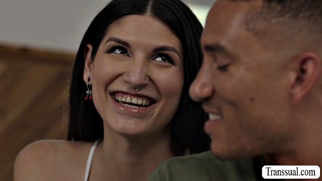 Позвала к себе красавца подрочить и отсосать по-взрослому, а он за это сделал мне сладко в попу (shemale) с Axel Green и Zariah Aura.