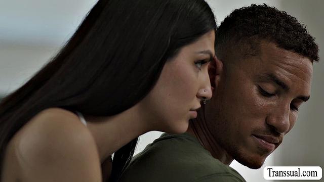 Позвала к себе красавца подрочить и отсосать по-взрослому, а он за это сделал мне сладко в попу (shemale) с Axel Green и Zariah Aura.