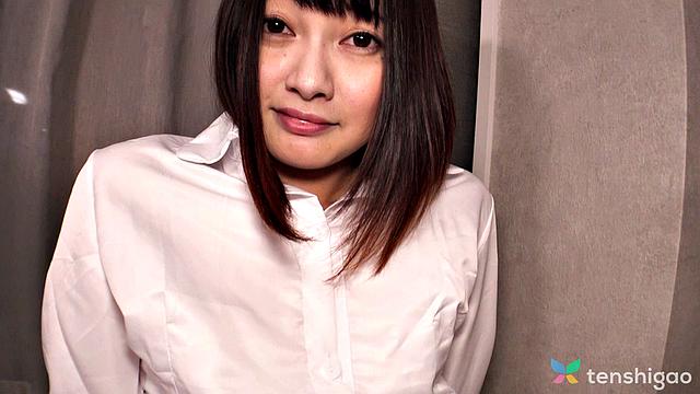 Нана Окамото медленно раздевается для Tenshigao