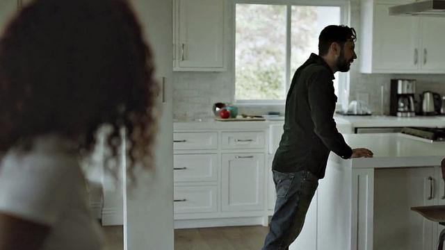 отчим жестко трахает черную после глубокого минета