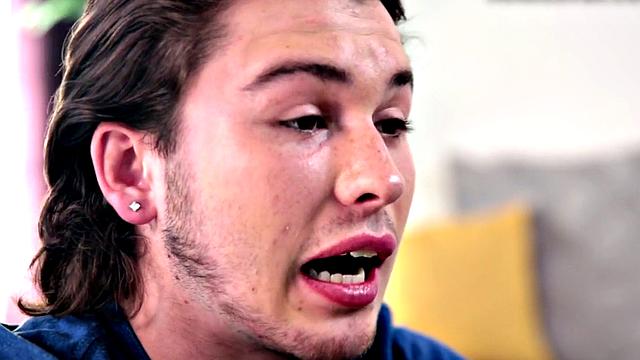 Muscled newbie masturbates in closeup action