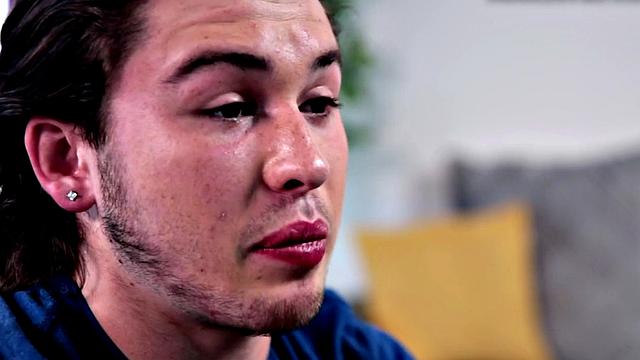 Muscled newbie masturbates in closeup action