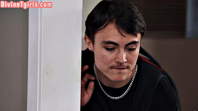 Stunning TS in bisexual 4some