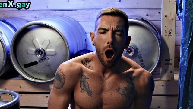 Manly jock barebacks bottom after outdoor party