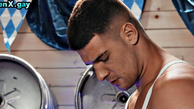 Manly jock barebacks bottom after outdoor party