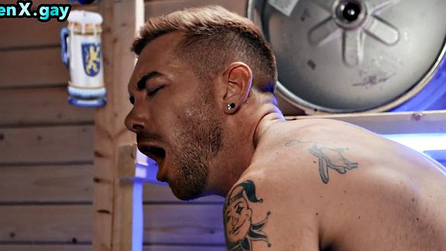 Manly jock barebacks bottom after outdoor party