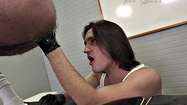 Athletic lad fists muscled gray DILF's ass after rimjob