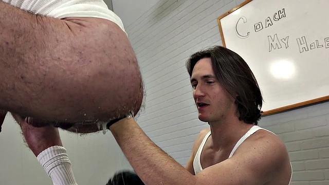 Athletic lad fists muscled gray DILF's ass after rimjob