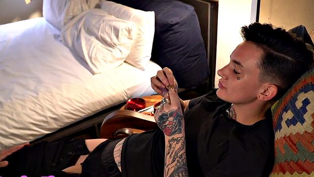 Shemale pussyboy sucks starpon queer in foreplay sex