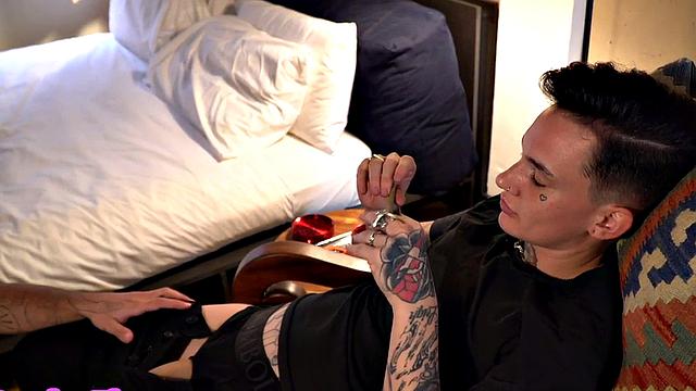 Shemale pussyboy sucks starpon queer in foreplay sex