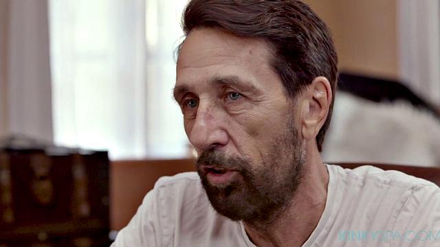 Kyler Quinn сразу получает жесткую порку от босса в развратном спа-салоне