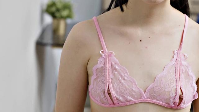 JuiJui has a neighbor with x-ray glasses visits her