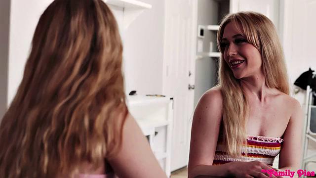 Эмма Старлетто и Харлоу Вест трахают друг другу пап на день отца