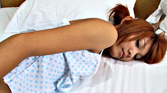 фембой в пижаме: сперва отсосал, потом получил по-полной