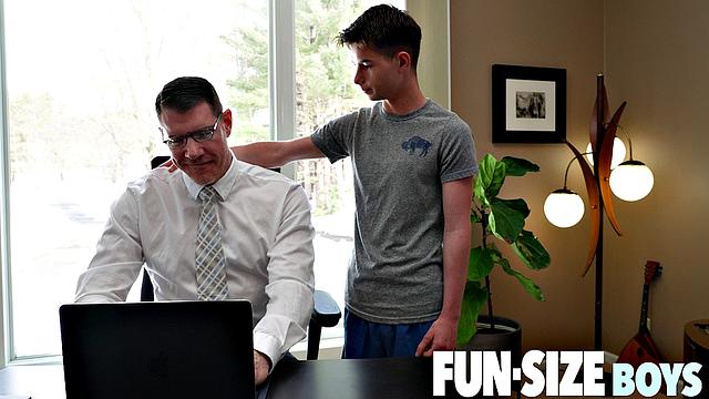 вместо отчёта парни устроили анал прямо на работе