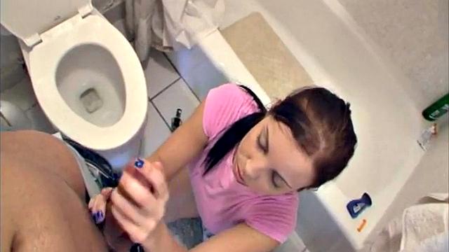 Handjob before I pee