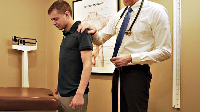 Amateur twink barebacked by the doctor