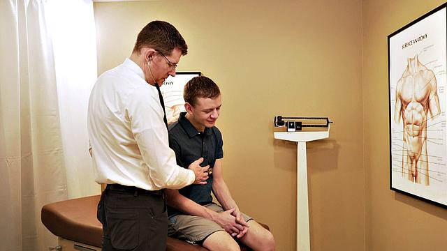 Amateur twink barebacked by the doctor