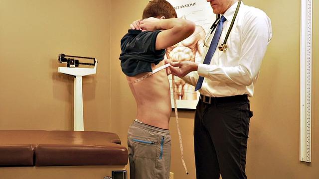 Amateur twink barebacked by the doctor