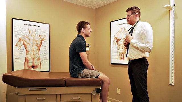 Amateur twink barebacked by the doctor