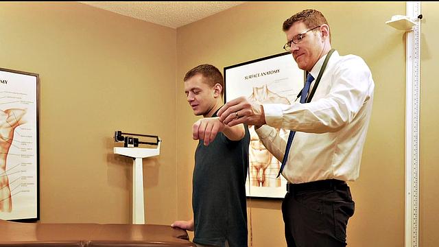 Amateur twink barebacked by the doctor