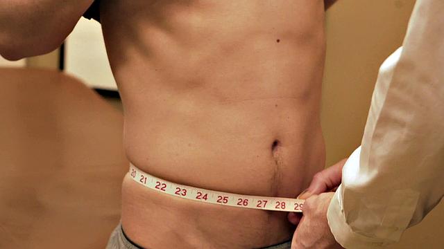 Amateur twink barebacked by the doctor