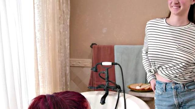 Lez beauty seduces perverted babe while showering