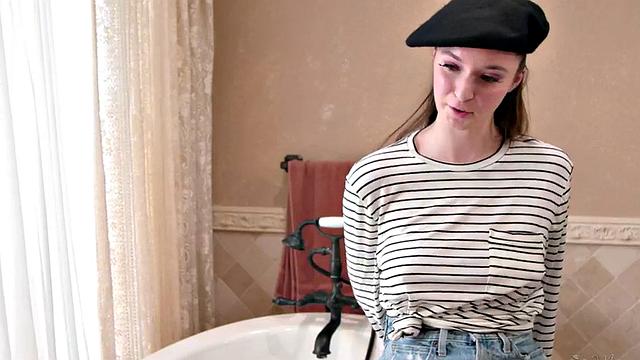 Lez beauty seduces perverted babe while showering