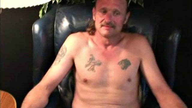 I met Michael over a year ago, when he was remodeling a restaurant next door to my apartment. We have only recently hooked up and he's a nice find. At 47 years, 6' 2", and 200 pounds, he's an electrician and carpenter.